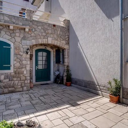 Appartamento With Parking Space Losinj, Losinj - 2505 *