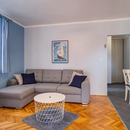 Appartamento With Parking Space Losinj, Losinj - 2505 *